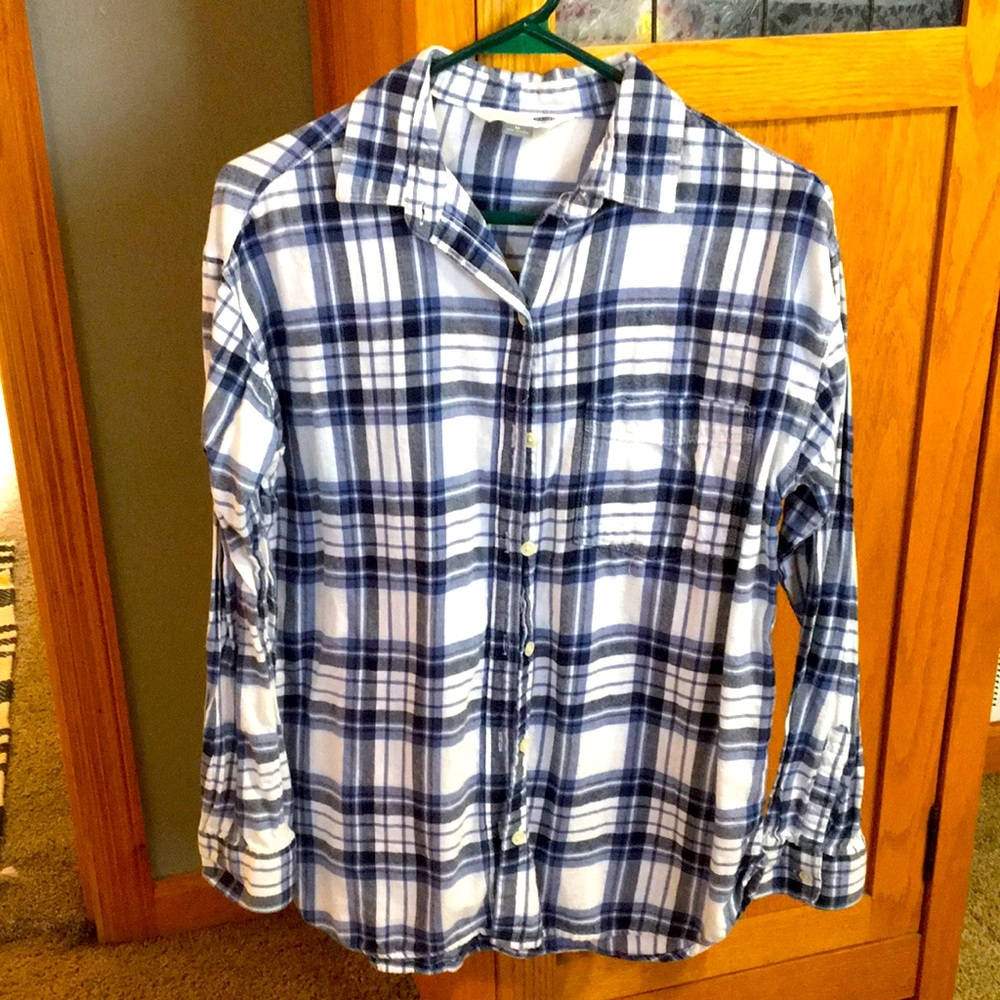Old navy button down shirt medium